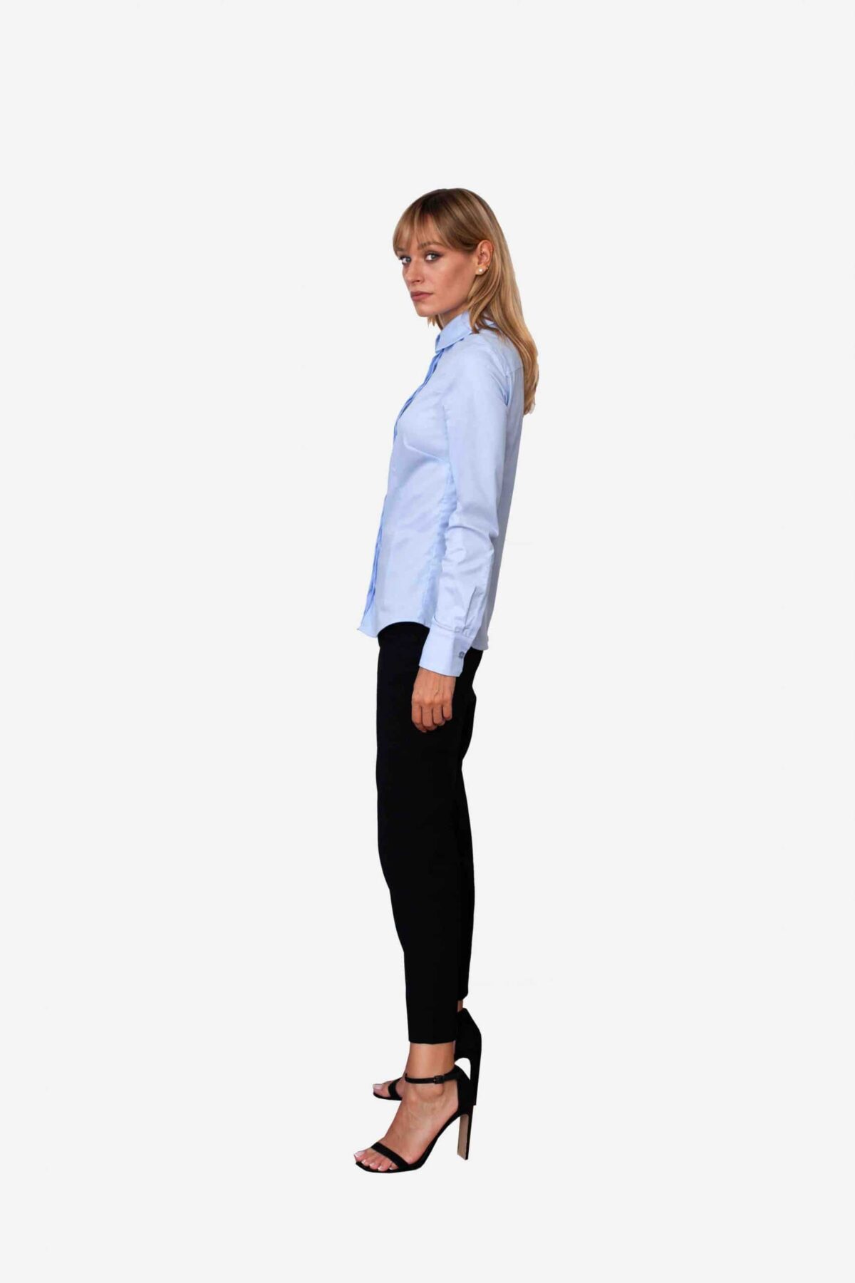 Bluse Ella von SANOGE. Klassische Business Bluse in blau mit New York Kent Kragen. Slim Fit, figurbetont. Made in Germany. Designer Label SANOGE