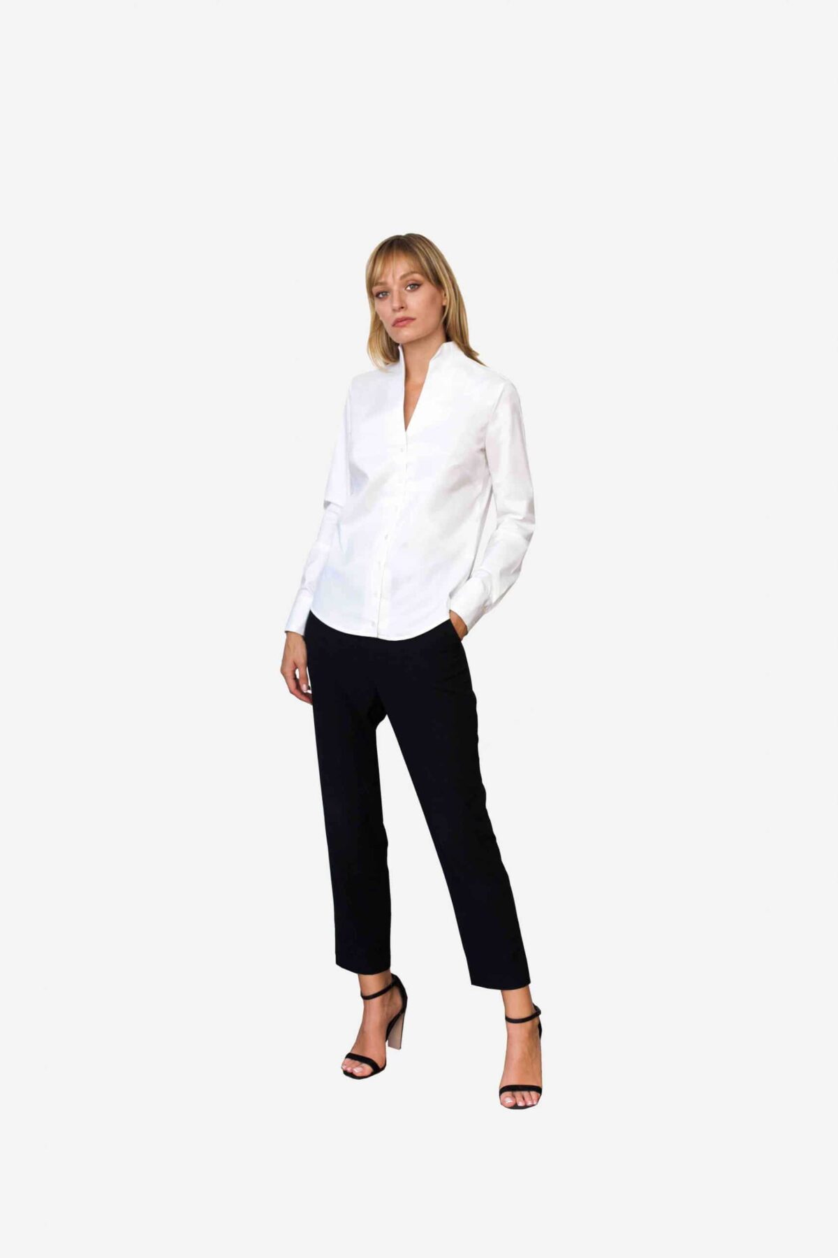 Bluse Sheirlyn von SANOGE. Elegante weiße Business Bluse mit Kelchkragen. Mondänes Design von Deutschem Designerlabel.