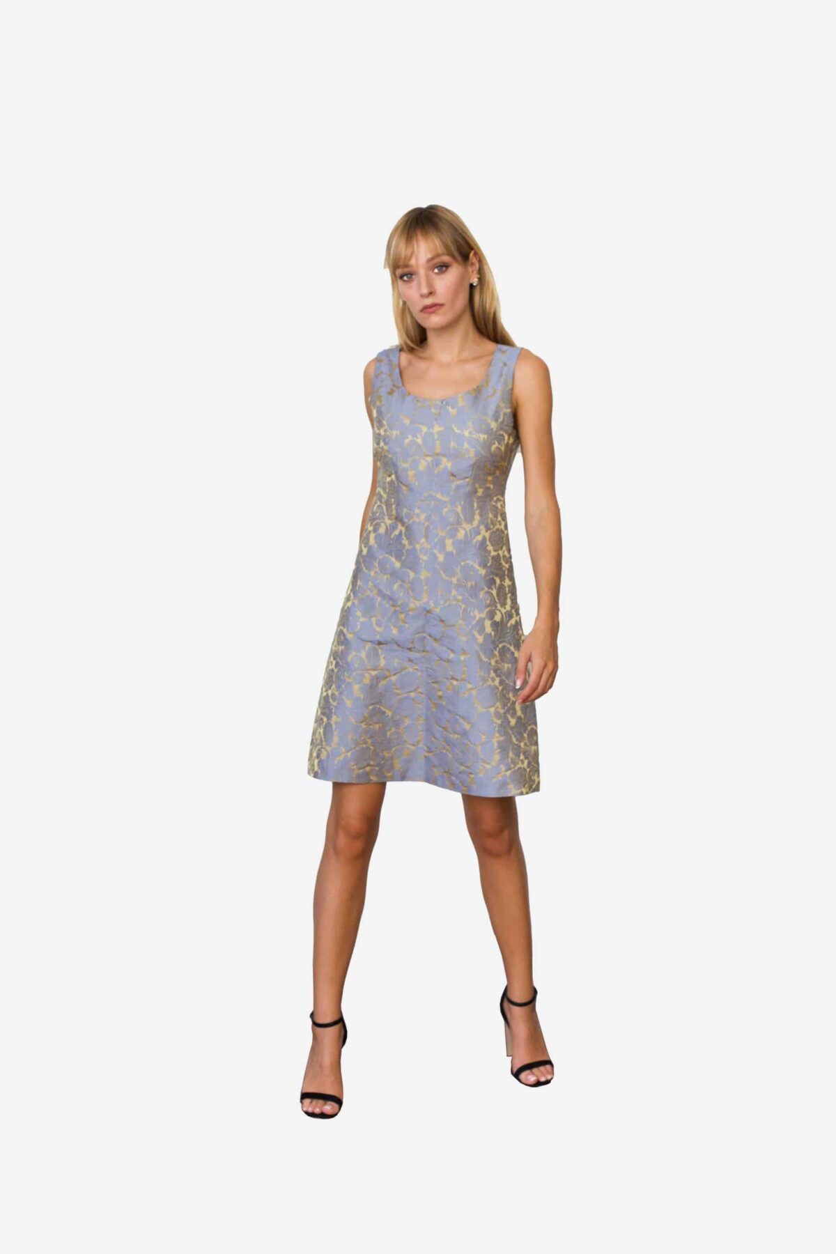 Kleid Madeleine von SANOGE. Exklusives Etuikleid aus blau goldenem Jacquard. Stoff aus Italien. Kleid hergestellt in Deutschland.