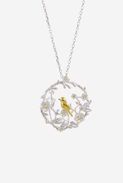 Collier Birdland von SANOGE - dezenter Anhänger aus Silber und Gold mit Blumen Ornament und Vogel Motiv